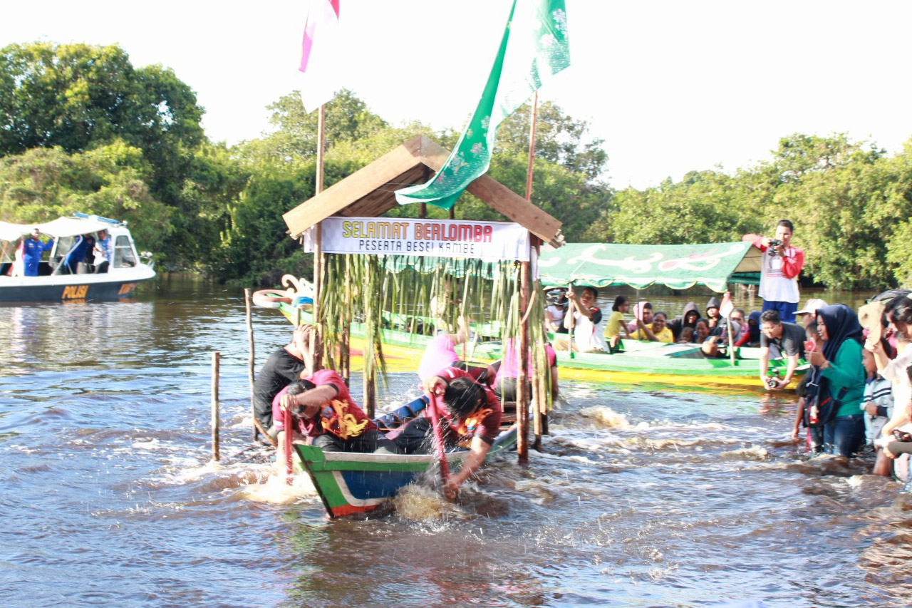 Keunikan Lomba Besei, Olahraga Dayung Sampan Suku Dayak