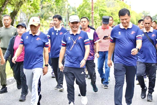 Pagi Penuh Kebersamaan: Gubernur dan Warga Rayakan Hari Bhayangkara ke-79
