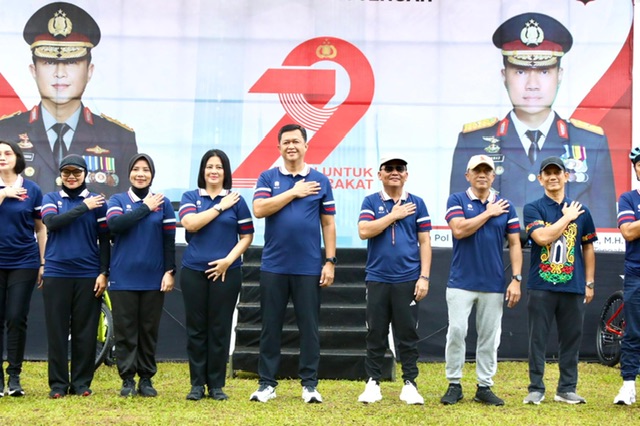 Pagi Penuh Kebersamaan: Gubernur dan Warga Rayakan Hari Bhayangkara ke-79