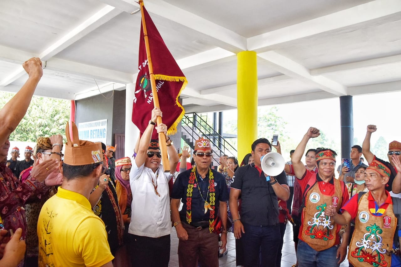 Ketua DAD Kalteng Agustiar Sabran Lepas Rombongan Napak Tilas Tumbang Anoi