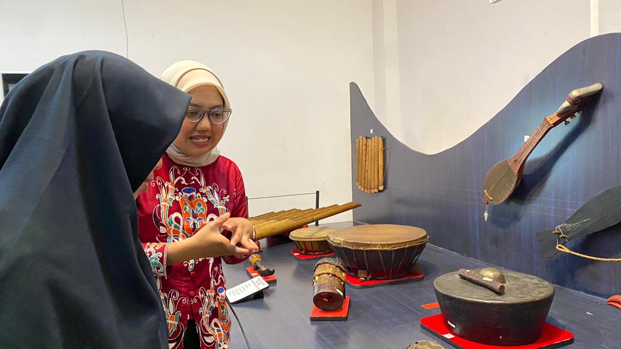 Museum Balanga Suguhkan Alat Musik Khas Kalteng pada Pameran Alat Musik Tradisional Nusantara Tenggarong