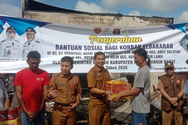 Pemkab Kobar Salurkan Bantuan kepada Korban Kebakaran di Kelurahan Baru