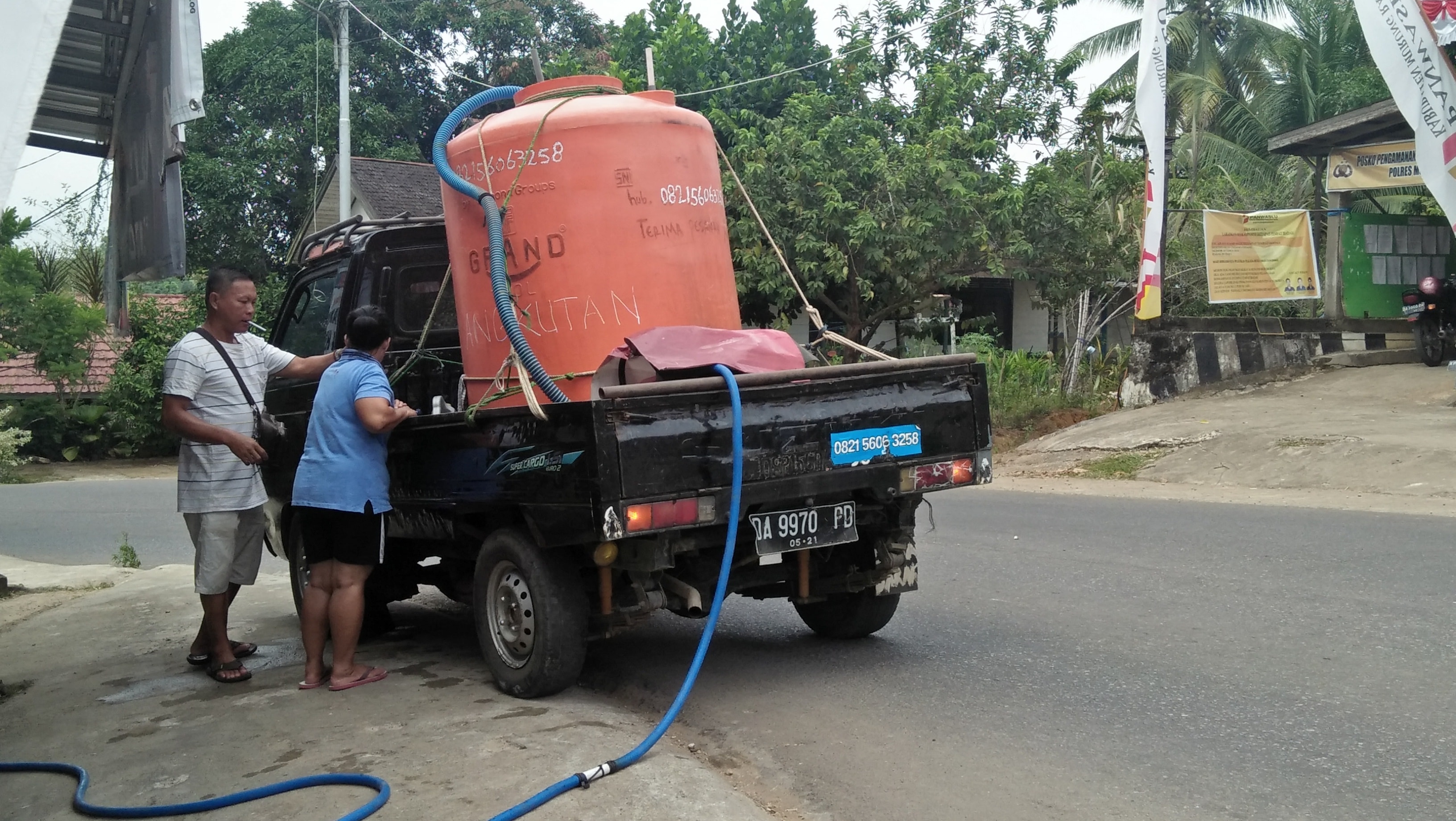 Hikmah Kemarau bagi Sopir Angkot Air Bersih