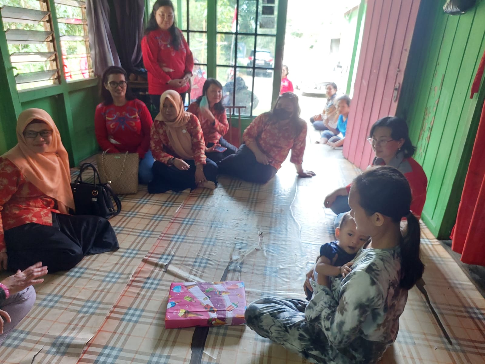 Tangani Stunting Pada Balita, Dislutkan Prov. Kalteng Bersama DWP Monitoring Posyandu Barito Selatan