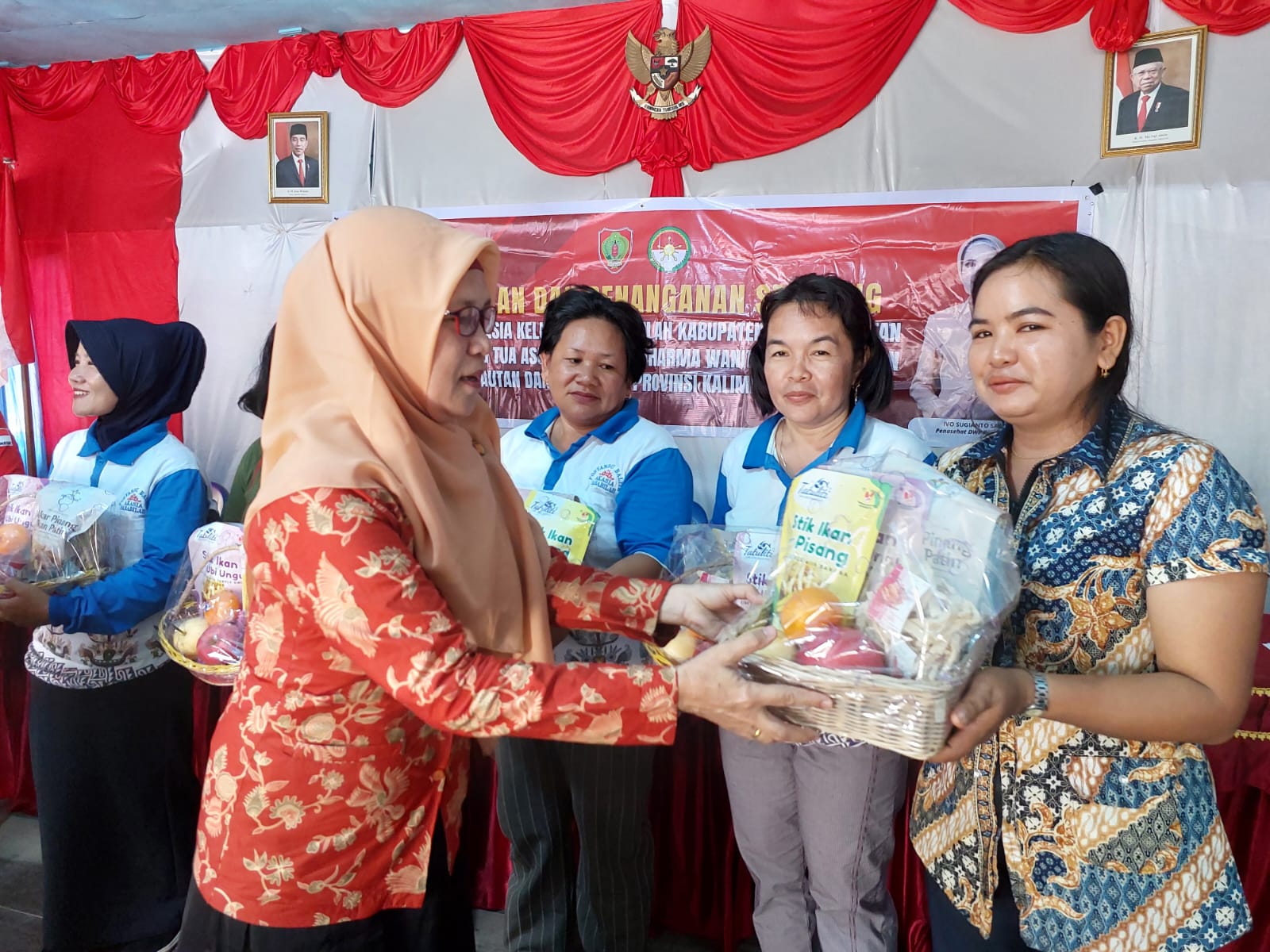 Tangani Stunting Pada Balita, Dislutkan Prov. Kalteng Bersama DWP Monitoring Posyandu Barito Selatan