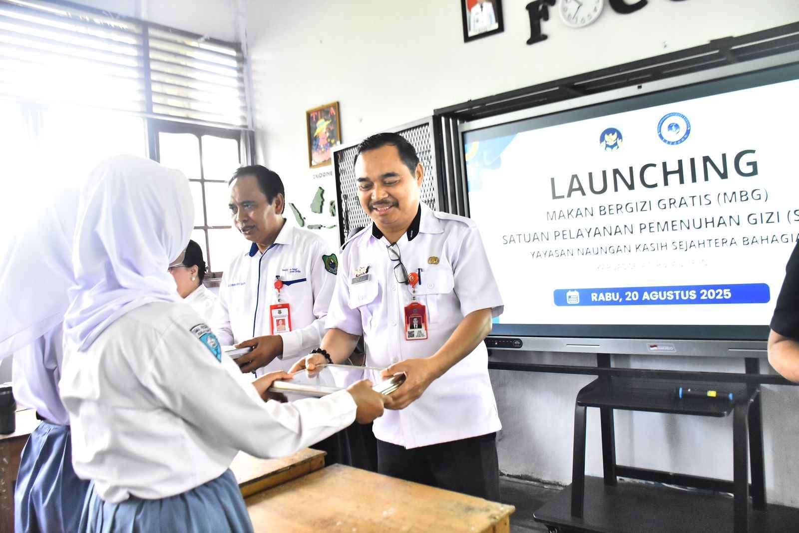 Launching Makan Bergizi Gratis di SMAN 2 Kapuas
