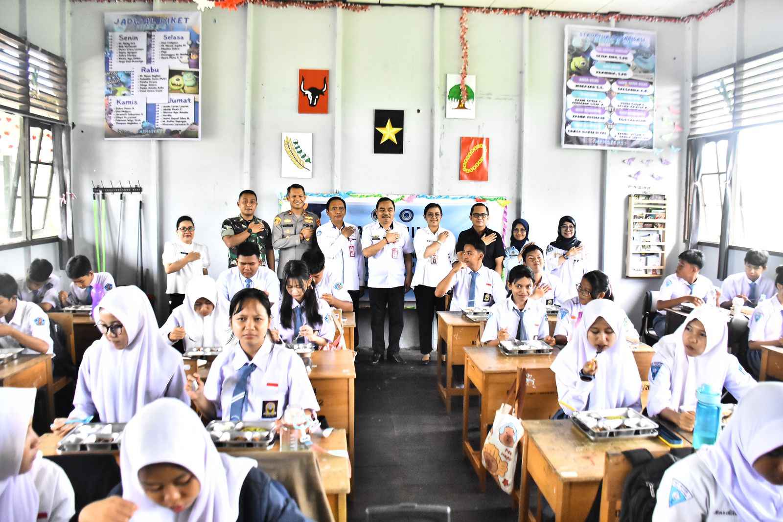 Launching Makan Bergizi Gratis di SMAN 2 Kapuas