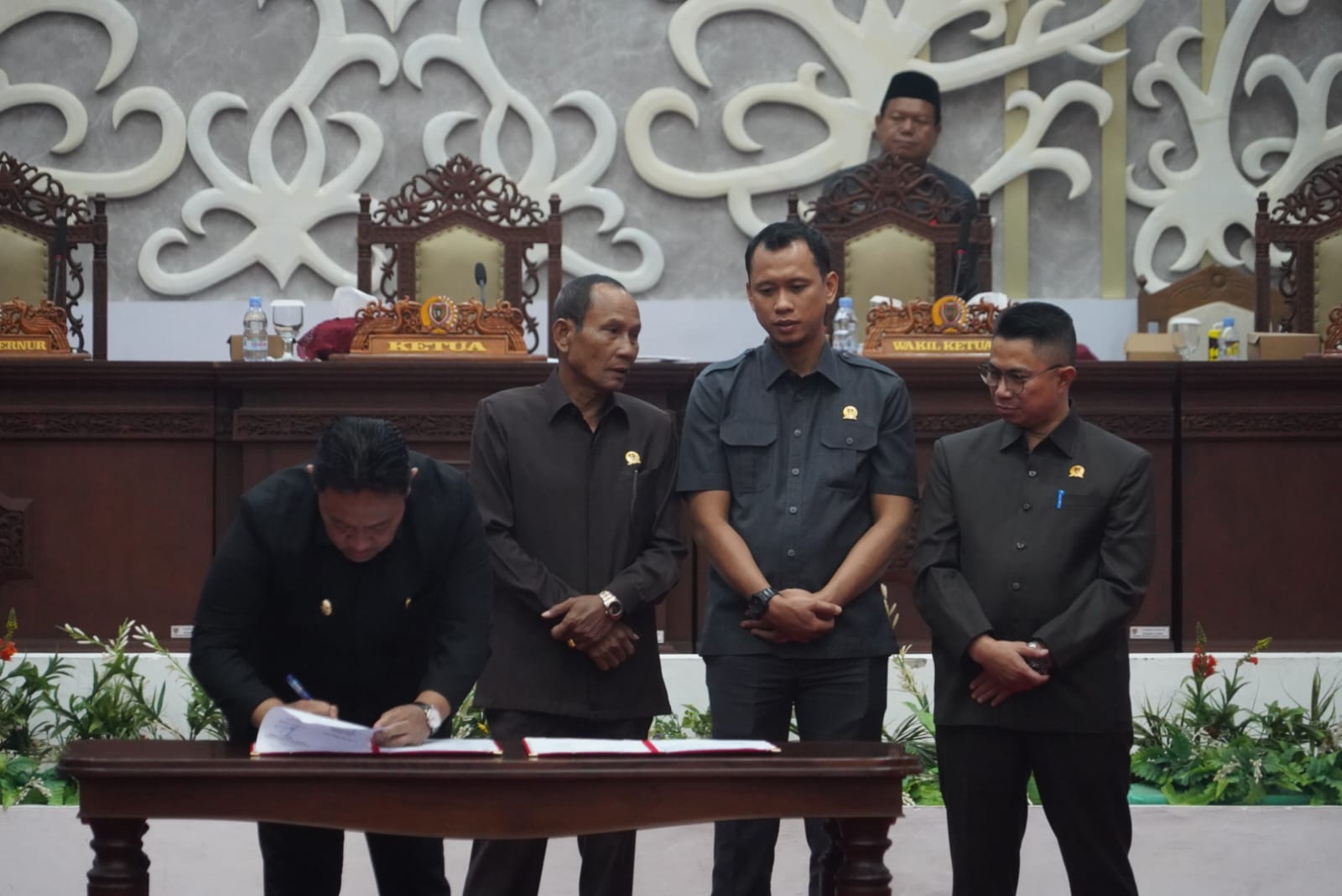 Rapat Paripurna Ke-8, Wakil Gubernur Kalteng Tekankan Penguatan Fiskal dan Efektivitas Anggaran 2026