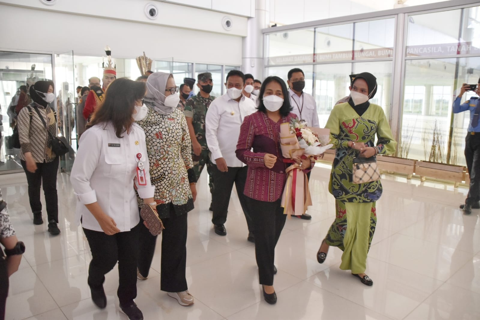 Wagub Edy Pratowo Sambut Kedatangan Menteri PPPA ke Kalteng