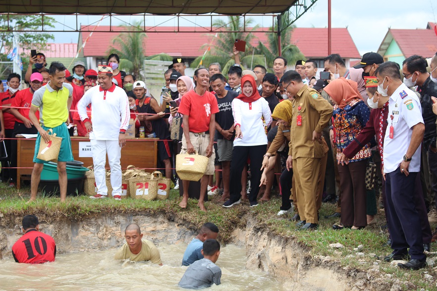 Pj. Bupati Barito Selatan Buka Festival Dahani Dahanai Tuntung Tulus Tahun 2022