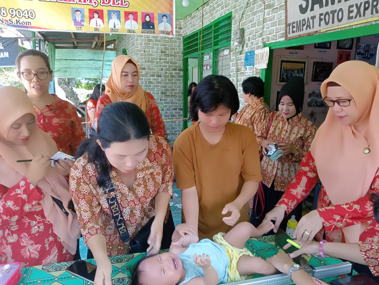 Dislutkan Prov. Kalteng Dampingi Posyandu Akasia Barsel Sebagai Orang Tua Asuh Cegah Stunting