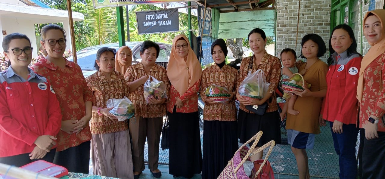 Dislutkan Prov. Kalteng Dampingi Posyandu Akasia Barsel Sebagai Orang Tua Asuh Cegah Stunting