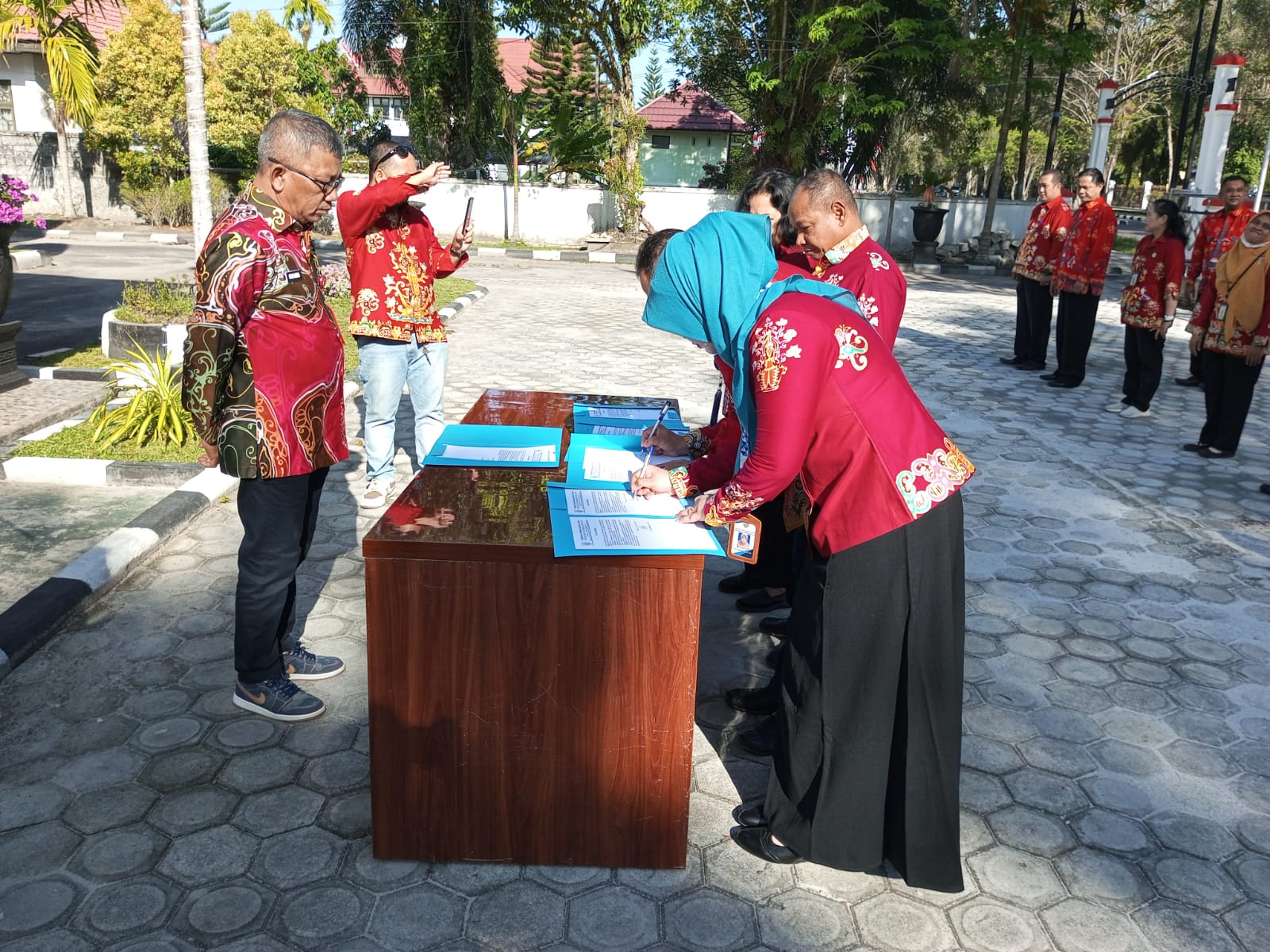 Badan Kesbangpol Prov. Kalteng Lakukan Penandatangan Pakta Integritas dan Pengucapan Ikrar Netralitas ASN