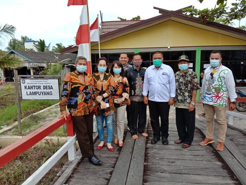 Komisi II Kunjungi Budidaya Udang Laut di Lempuyang