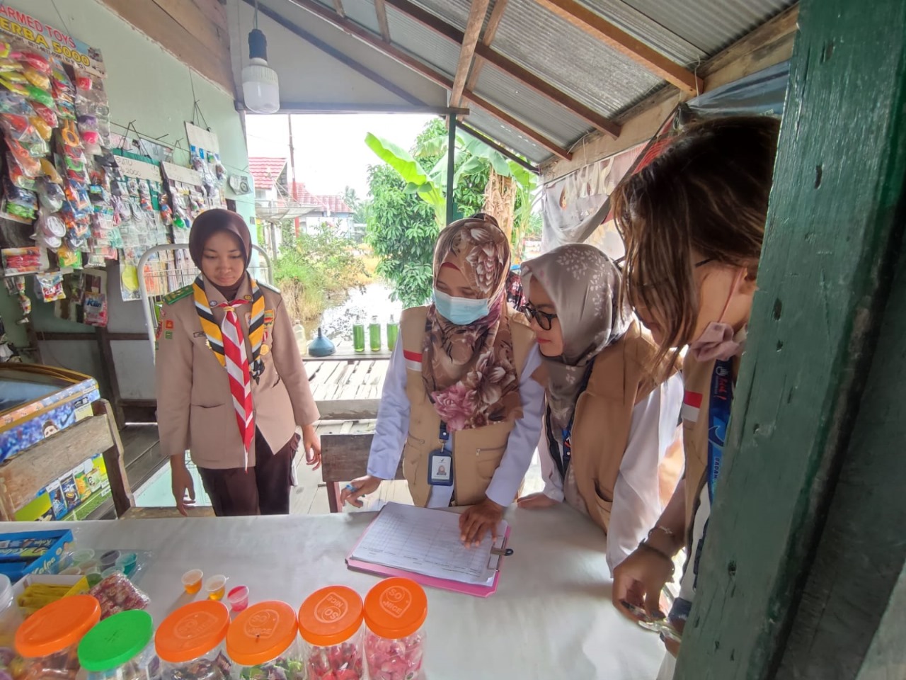 Pastikan Penerapan Keamanan Pangan Desa, BBPOM Palangka Raya Lakukan Mobil Laboratorium Keliling di Sampit