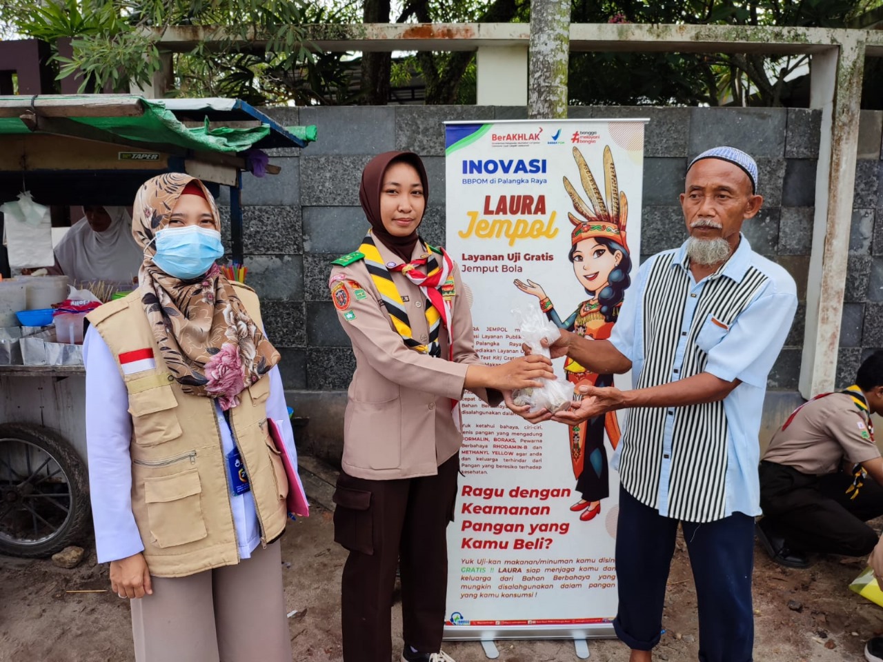 Pastikan Penerapan Keamanan Pangan Desa, BBPOM Palangka Raya Lakukan Mobil Laboratorium Keliling di Sampit