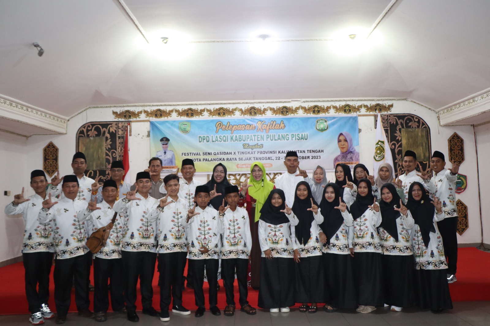 Pj. Bupati Pulang Pisau Lepas Kafilah LASQI Pulang Pisau Ikuti FSQ ke X