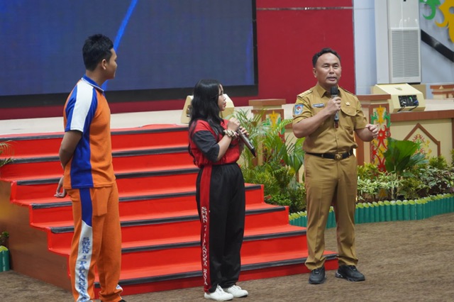 Gubernur Sugianto Sabran Buka Penyuluhan Penyiapan Tenaga Kerja Siap Pakai Bagi Siswa-Siswi SMA dan SMK di Kalteng