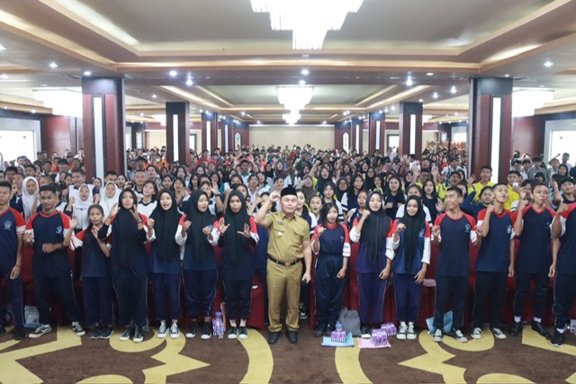 Gubernur Sugianto Sabran Buka Penyuluhan Penyiapan Tenaga Kerja Siap Pakai Bagi Siswa-Siswi SMA dan SMK di Kalteng