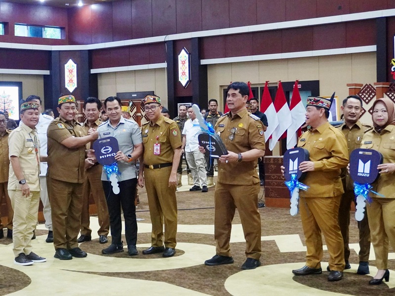 Hadiri Rakor Optimalisasi PAD, Bupati Pulang Pisau Terima Bantuan Truk Sampah Pemprov Kalteng