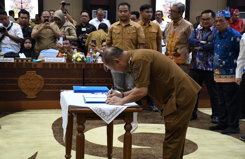 Bupati Barsel Hadiri Rakor Optimalisasi PAD  dari Sektor Perkebunan dan Kehutanan
