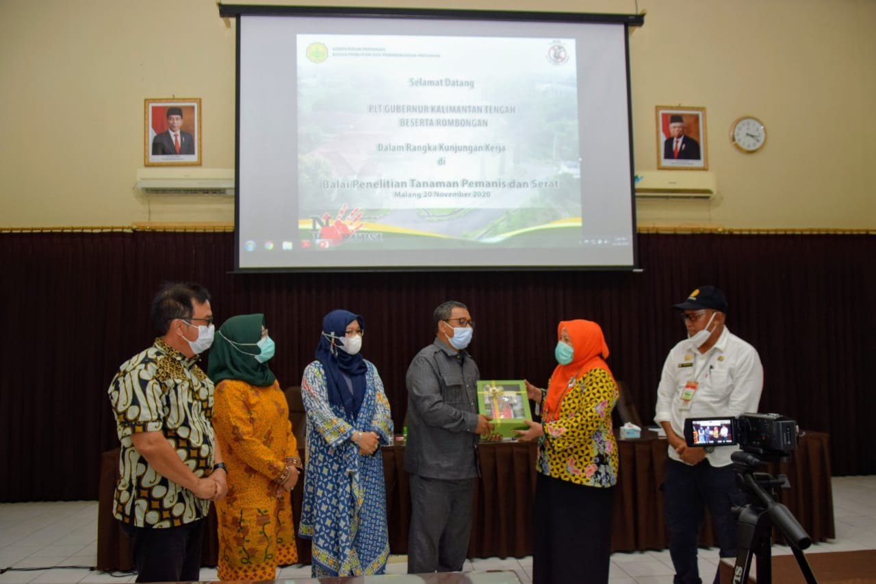 Plt. Gubernur Kalteng Kunjungi Balai Penelitian Tanaman Pemanis dan Serat di Desa Kepuharjo, Malang