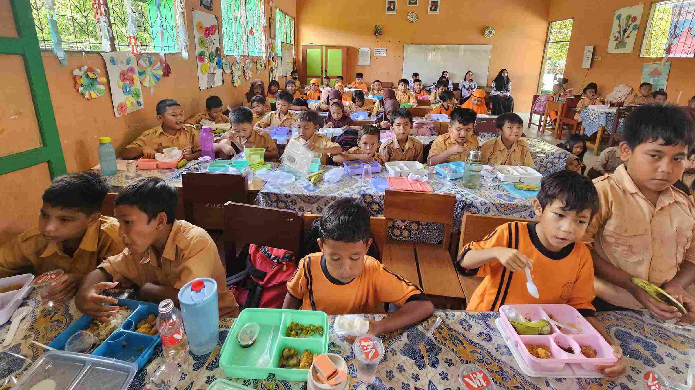 Pemprov Kalteng Peringati Harkannas Ke-11 Tahun 2024 dengan Makan Bergizi Gratis Menu Ikan