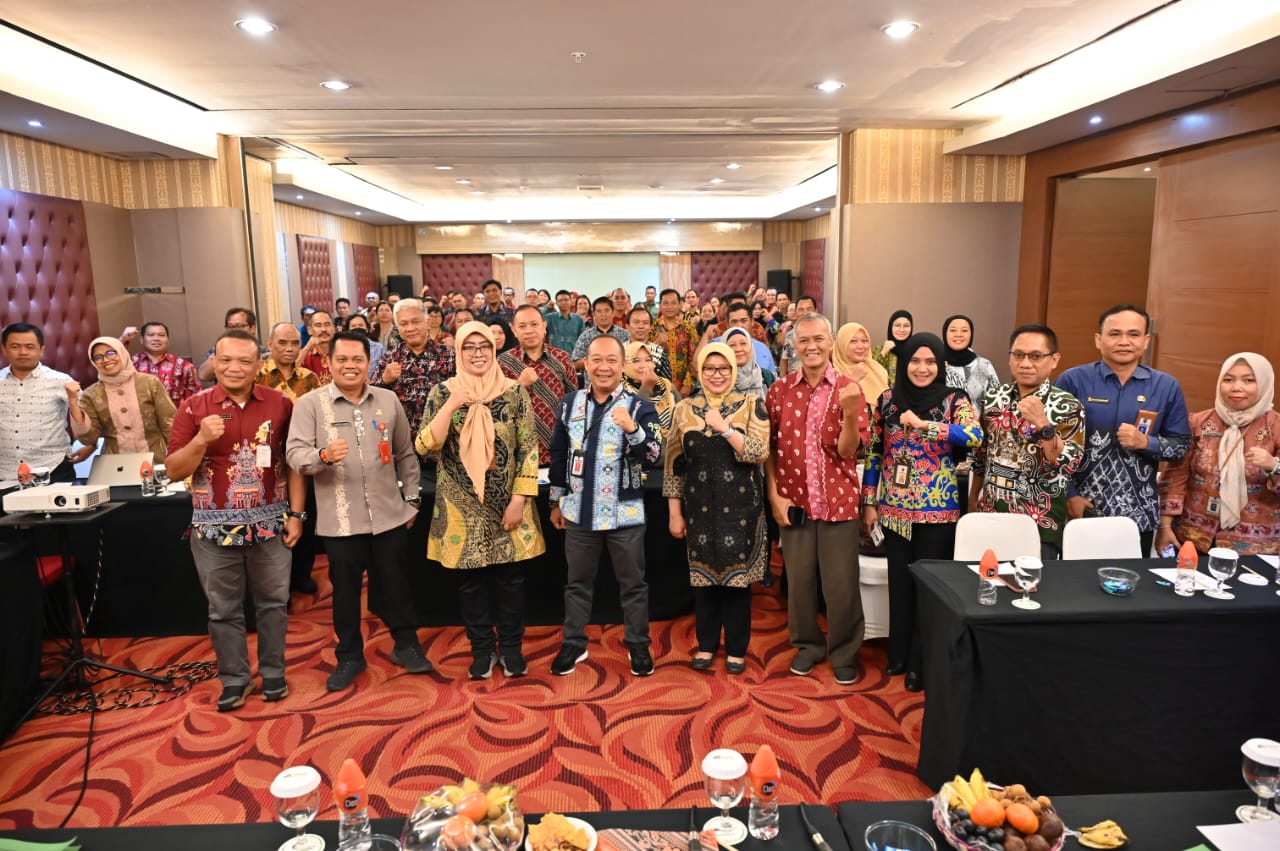 Kepala DLH Prov. Kalteng Joni Harta Buka Ujikom JF Binaan KLHK Lingkup Pemerintah Daerah Periode 3 Tahun 2024