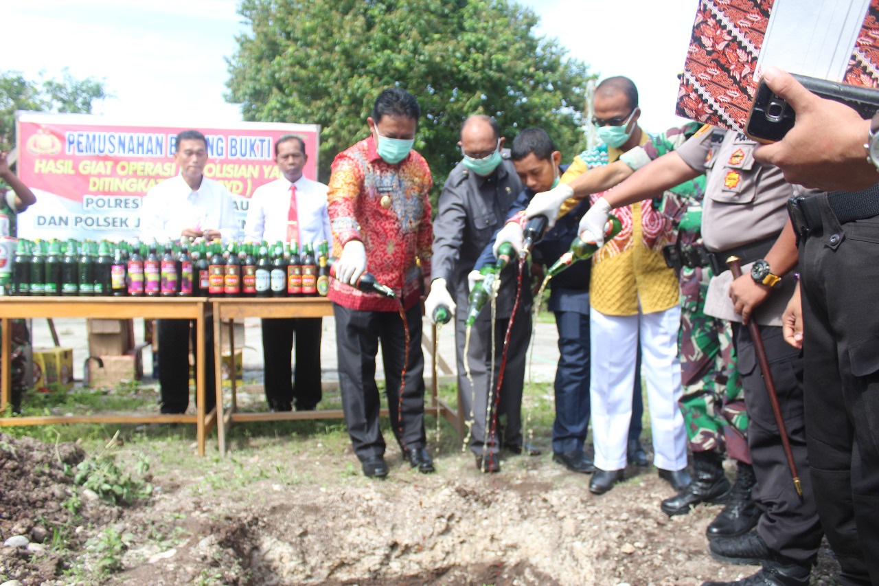 Polres Pulang Pisau Musnahkan 375 Botol Miras Hasil K2YD