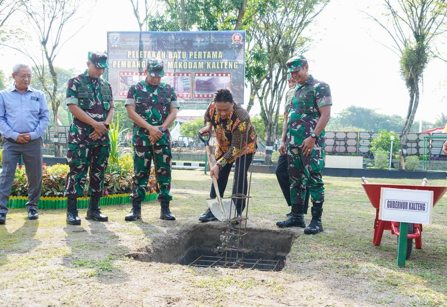Wagub Edy Pratowo Lakukan Peletakan Batu Pertama Pembangunan Makodam Kalteng