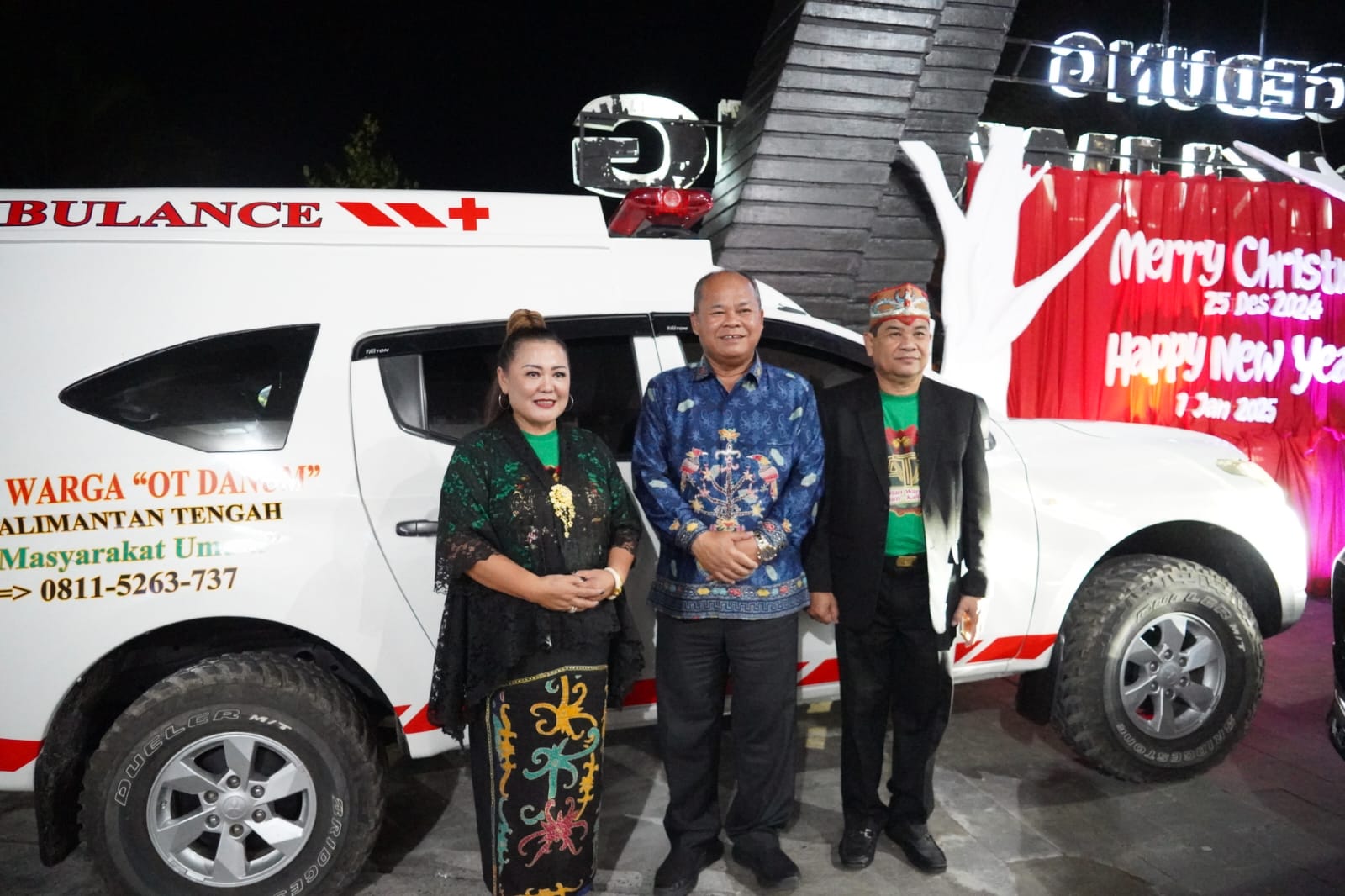 Mewakili Gubernur Kalteng, Plh. Asisten Pemkesra serahkan hibah Ambulance pada Ibadah dan Perayaan Natal KWOD Tahun 2024