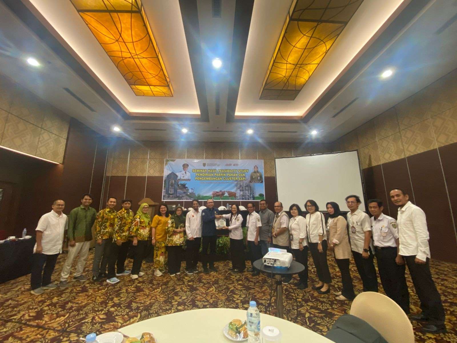 Dinas TPHP Prov. Kalteng Adakan Seminar Hasil Studi Kelayakan Pendirian Pabrik Pakan dan Pengembangan Cluster Sapi