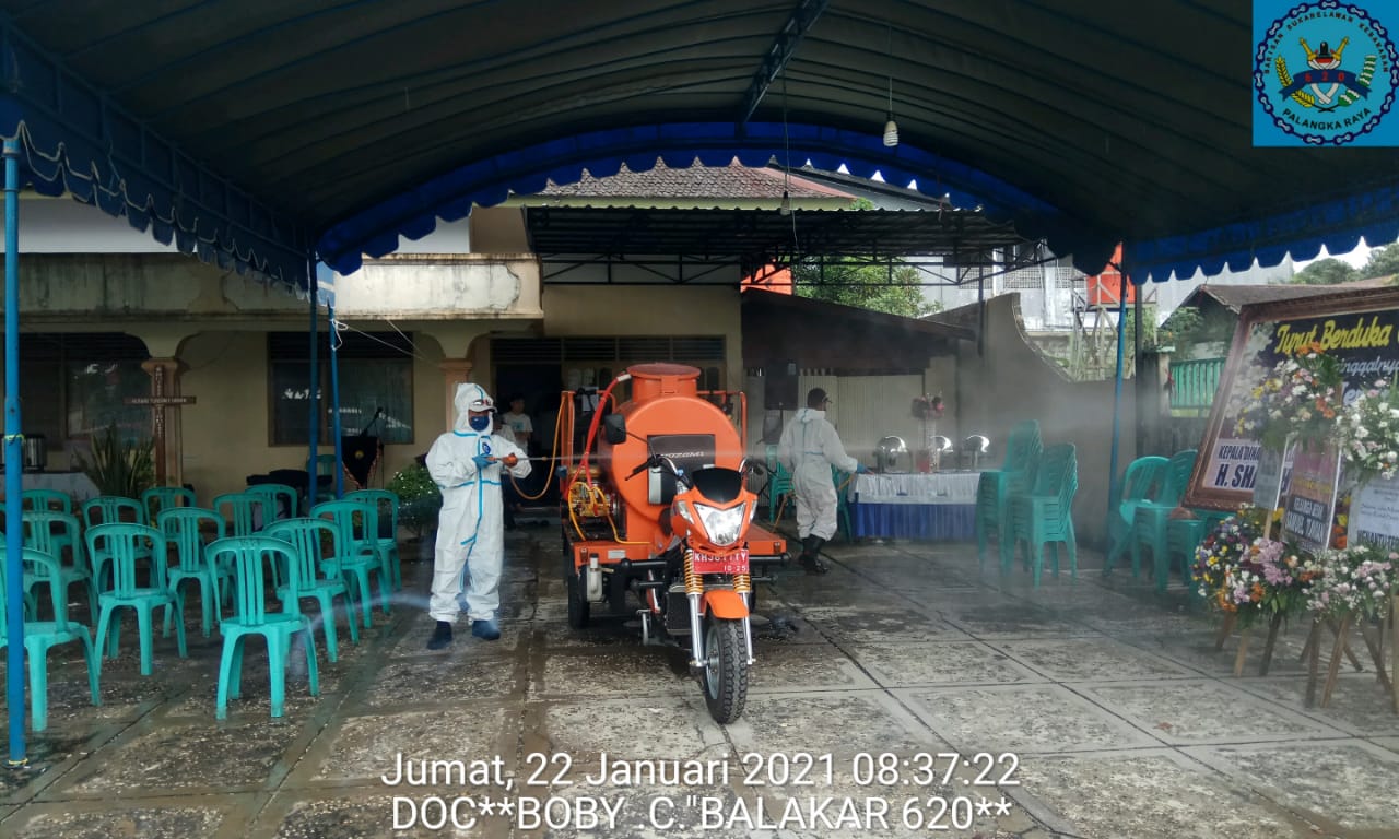 Penyemprotan Disinfektan di Rumah Duka