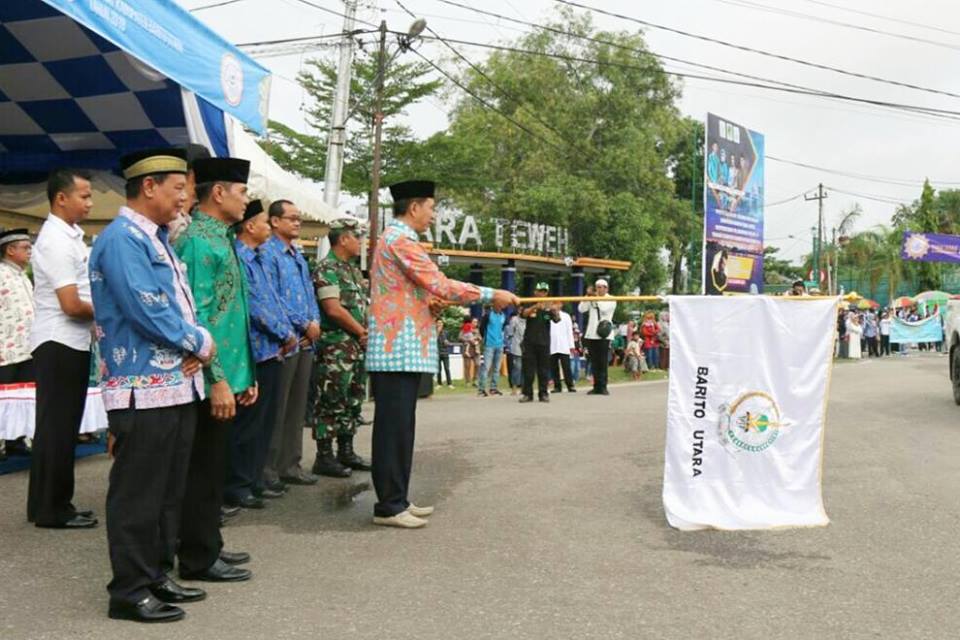 Rombongan Pawai Taa`aruf MTQ  Ke - 49 Tahun 2018 dilepas Secara Resmi oleh Bupati Barito Utara