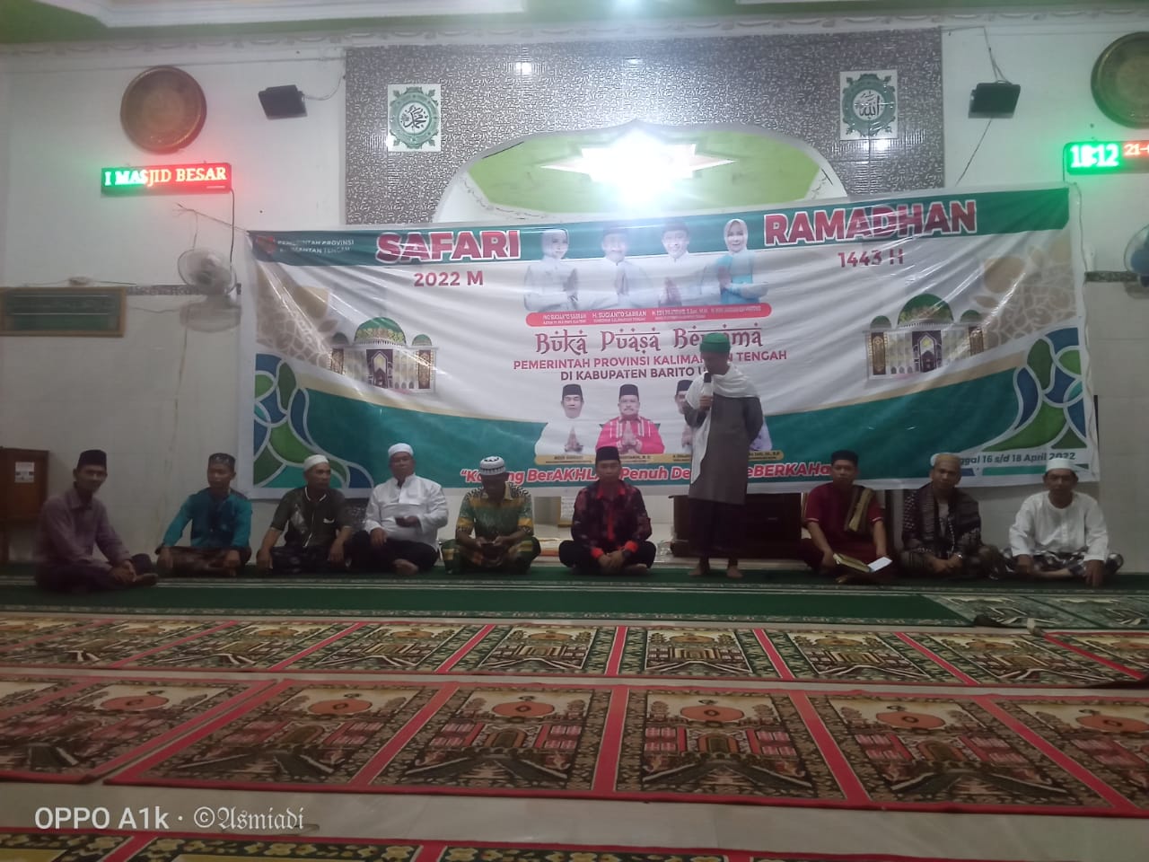 Safari Ramadan di Masjid Al Muabab, Pemprov Kalteng Serahkan Bantuan Untuk Masyarakat Barut
