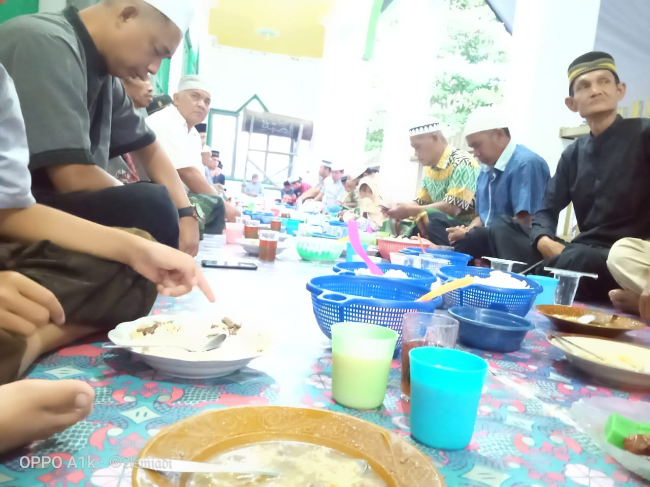 Safari Ramadan di Masjid Al Muabab, Pemprov Kalteng Serahkan Bantuan Untuk Masyarakat Barut