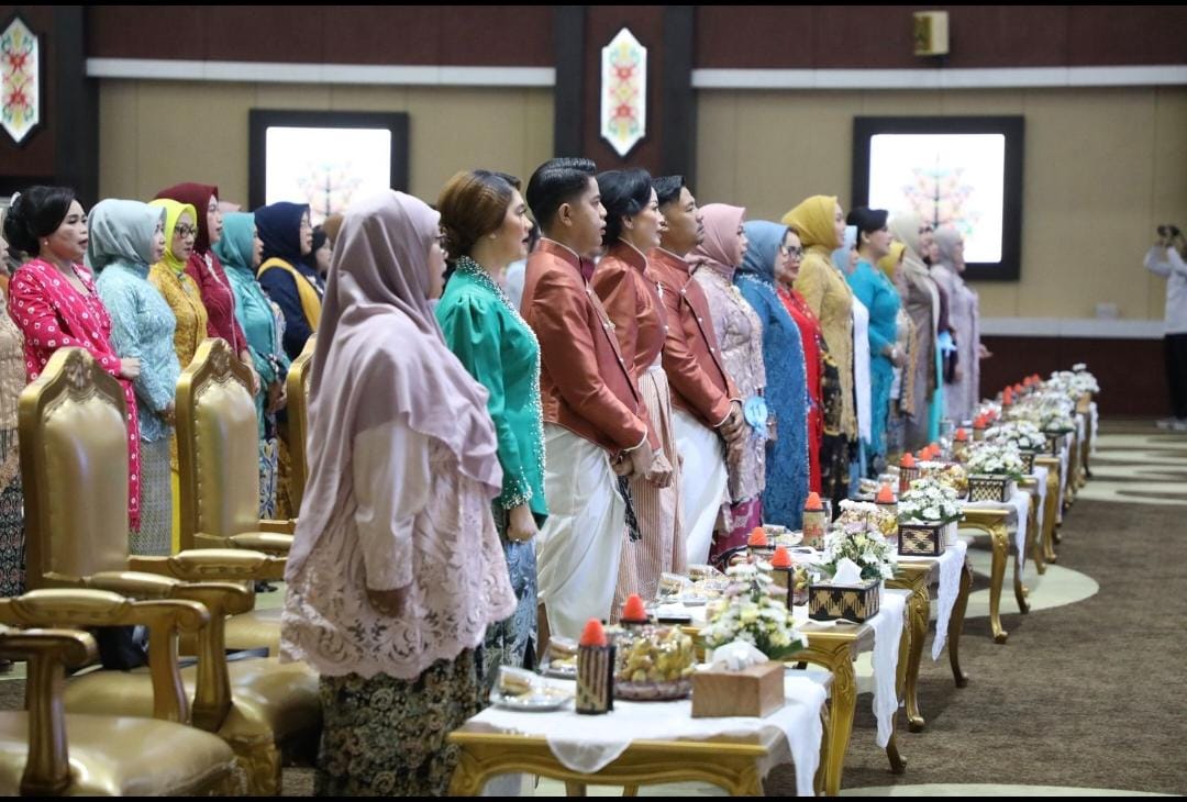 Kepala Dinas TPHP Prov. Kalteng Ikut Meriahkan Lomba Fashion Show Hari Kartini 2025