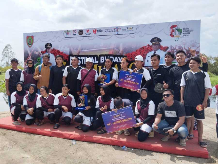 Barito Utara Sabet Juara I Lomba Jukung Tradisional Kategori Putra dan Putri