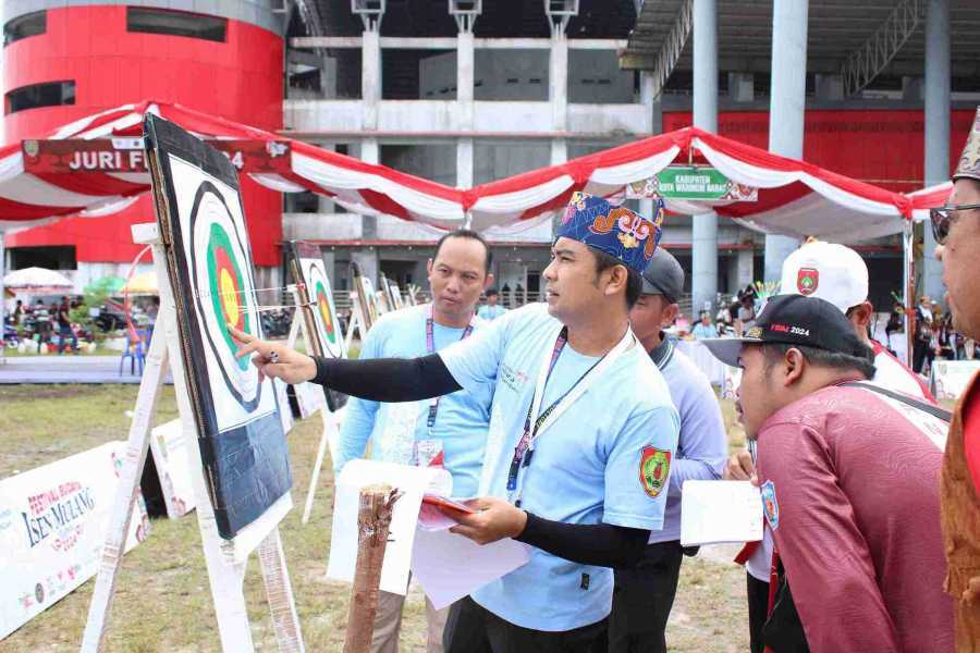 Ajang Lomba Manyipet, Senjata Tradisional Suku Dayak yang masih Dipertahankan di FBIM 2024