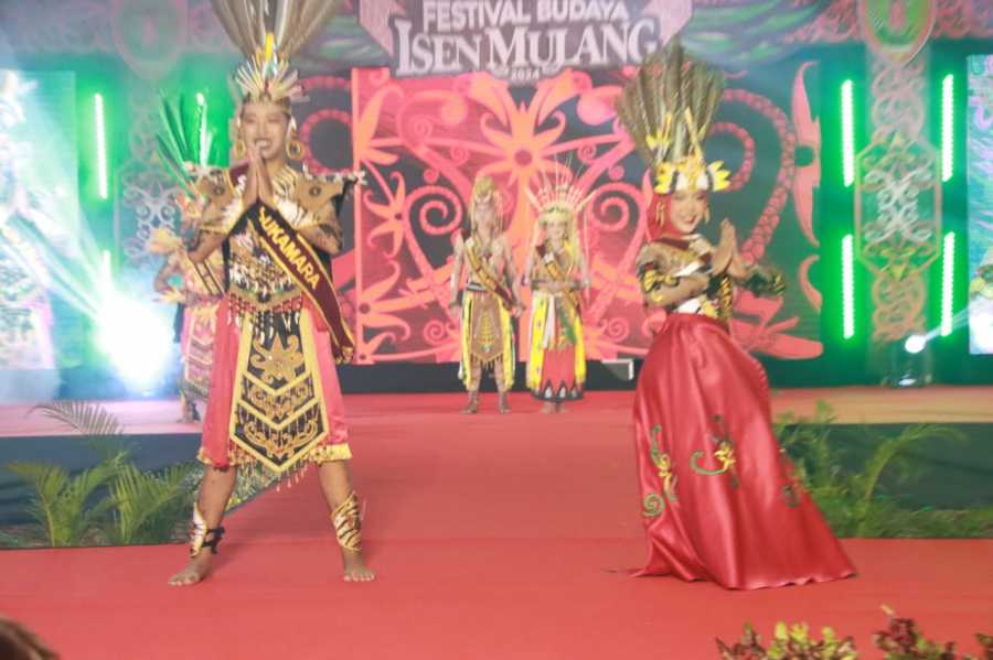 13 Pasang Finalis Unjuk Bakat pada Pemilihan Jagau & Bawi Nyai Pariwisata Kalteng Tahun 2024
