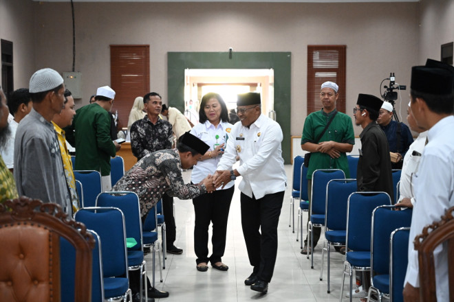 Wabup Kobar Buka Pelatihan Pemotongan Hewan Kurban