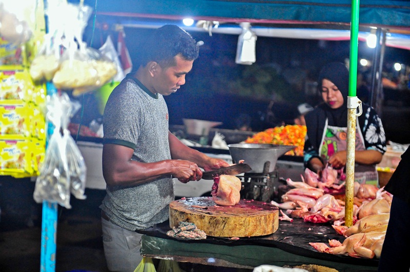 Soal Harga Ayam dan Sembako di Pasar Masih Tinggi