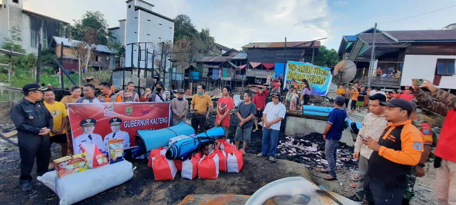 BPBPK Prov. Kalteng Salurkan Bantuan Gubernur untuk Korban Kebakaran Pemukiman di Barut dan Mura