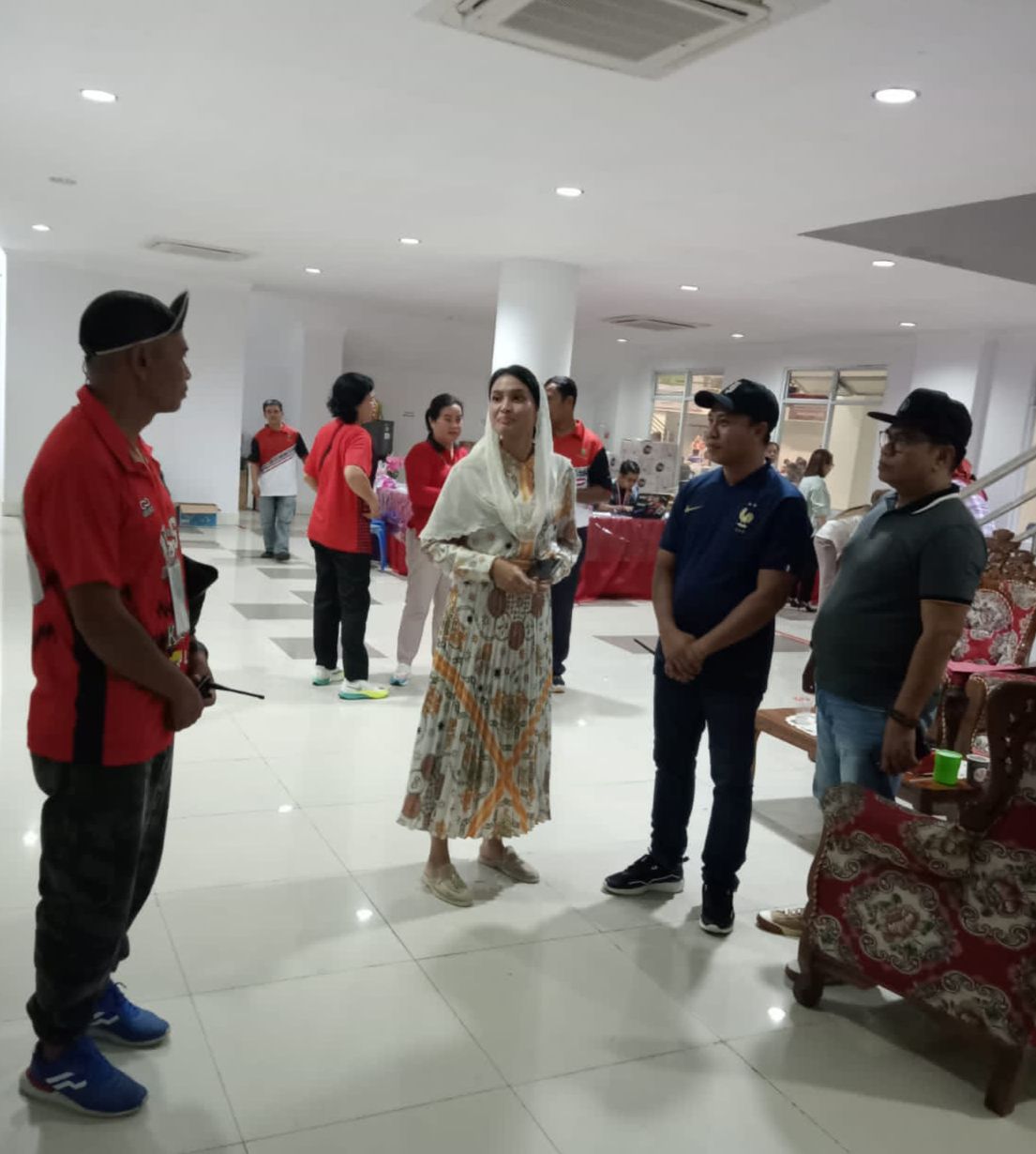 Ketua TP-PKK Ivo Sugianto Sabran Berikan Semangat Kepada Atlet Voly Club Nasional Gubernur Kalteng Cup Tahun 2023