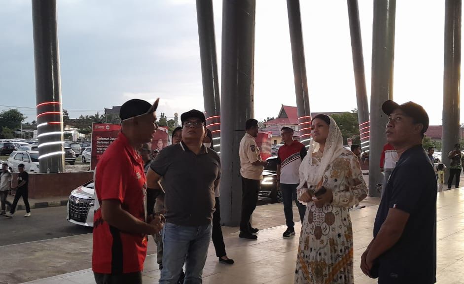 Ketua TP-PKK Ivo Sugianto Sabran Berikan Semangat Kepada Atlet Voly Club Nasional Gubernur Kalteng Cup Tahun 2023