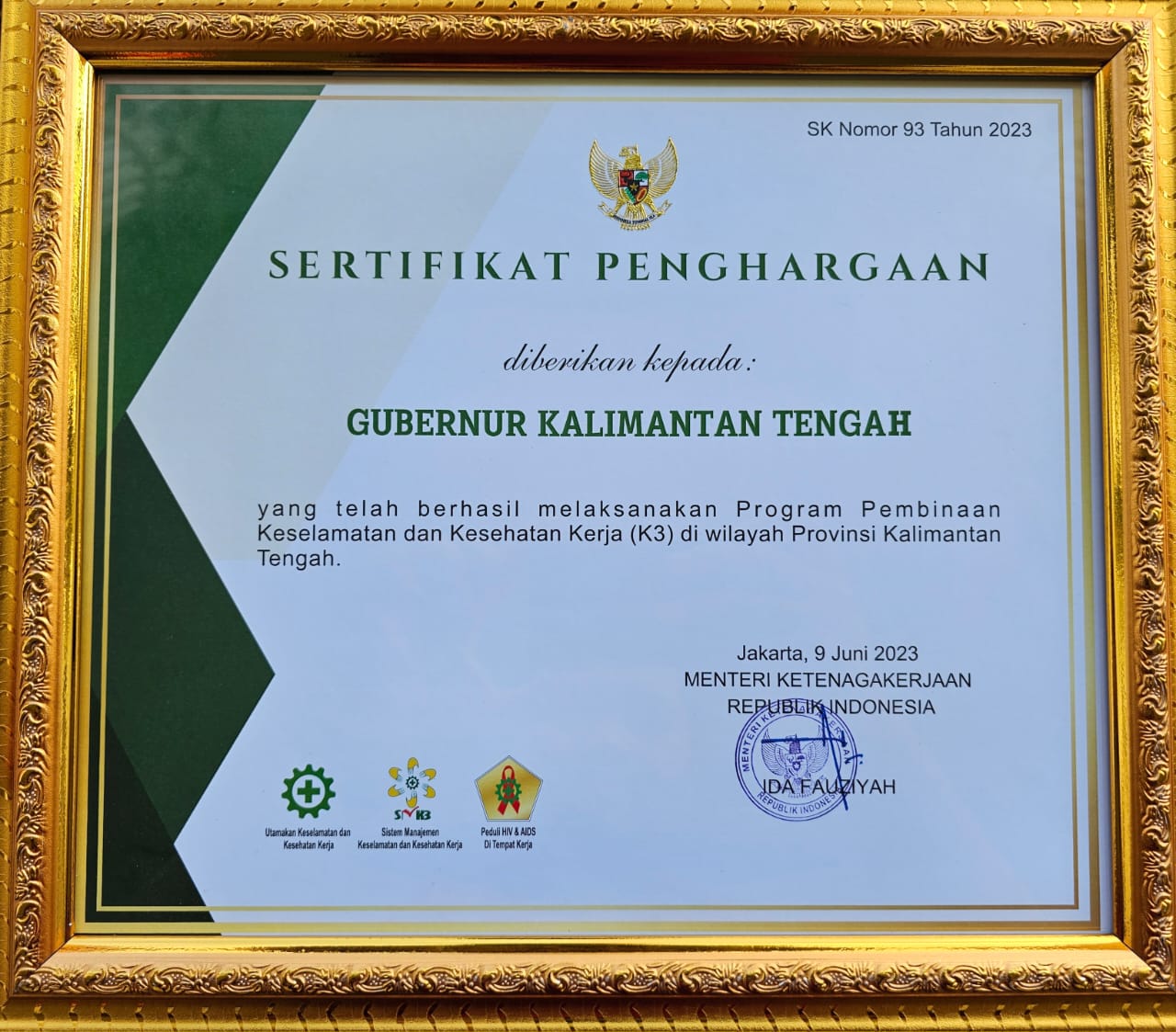 Dipandang Berhasil Membina K3, Gubernur Kalteng Terima Penghargaan