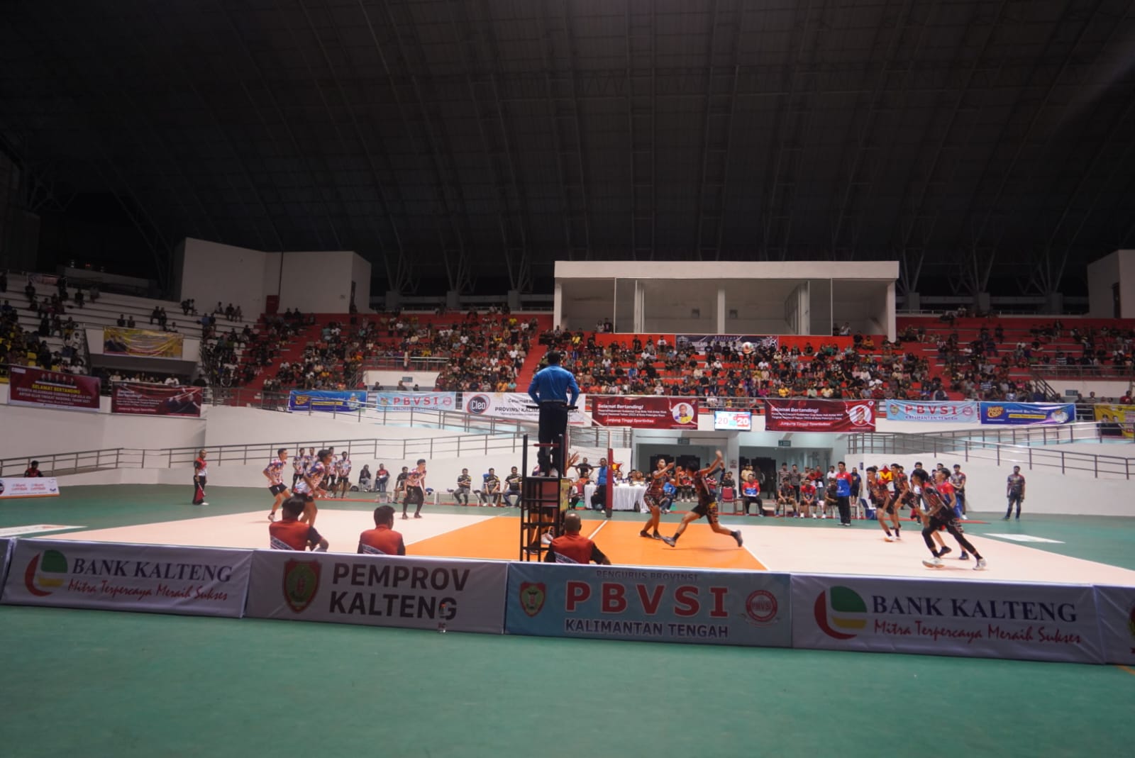 Gubernur Sugianto Sabran Berikan Motivasi Kepada Para Peserta Kejurnas Bola Voli Gubernur Cup