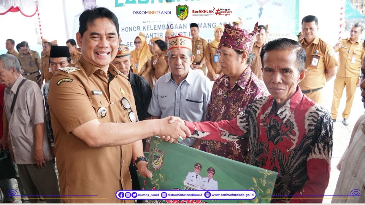 Pemkab Barito Utara Salurkan Bantuan Sosial Permakanan dan Honorarium Kelembagaan bagi Warga serta Perangkat Adat dan RT/RW