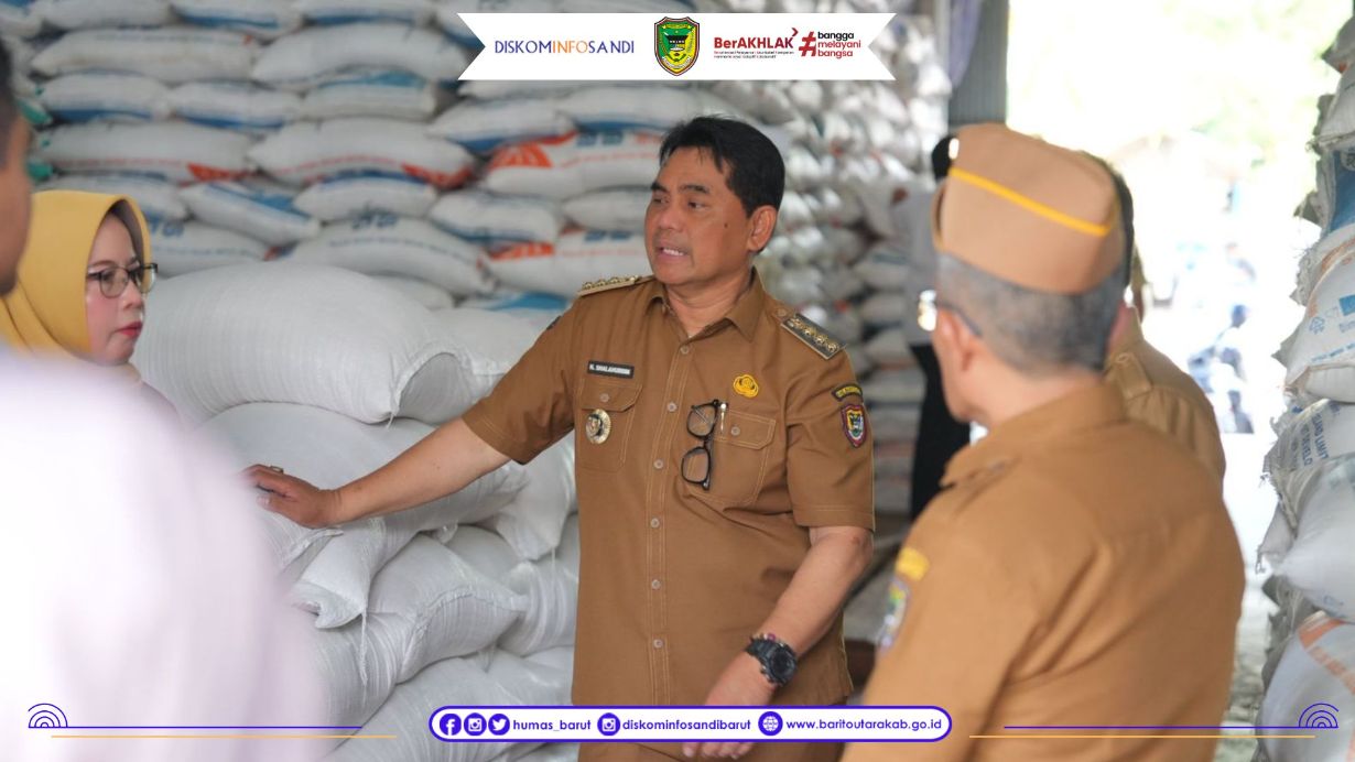 Pemkab Barito Utara Salurkan Bantuan Sosial Permakanan dan Honorarium Kelembagaan bagi Warga serta Perangkat Adat dan RT/RW