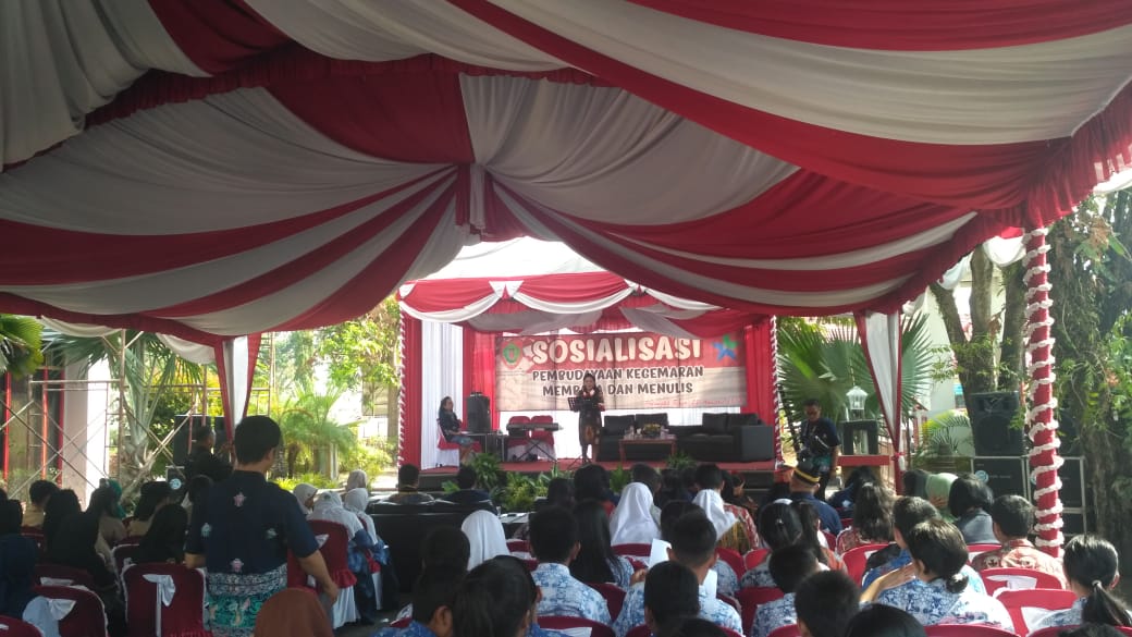 Dinas Perpustakaan dan Arsip Daerah Provinsi Kalimantan Tengah Gelar Sosialisasi Pembudayaan Kegemaran Membaca dan Menulis Bagi Anak-Anak Pelajar/Siswa SLTP dan SLTA